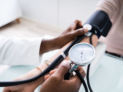Surcharge&#x20;pond&#x00E9;rale&#x20;et&#x20;hypertension